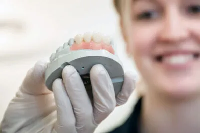 پروتز توسط دکتذ دولتیاری