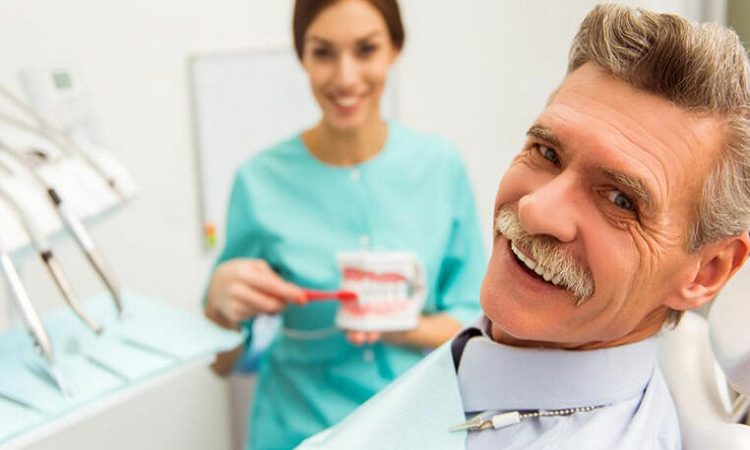 انجام ایمپلنت دندان در افراد مسن